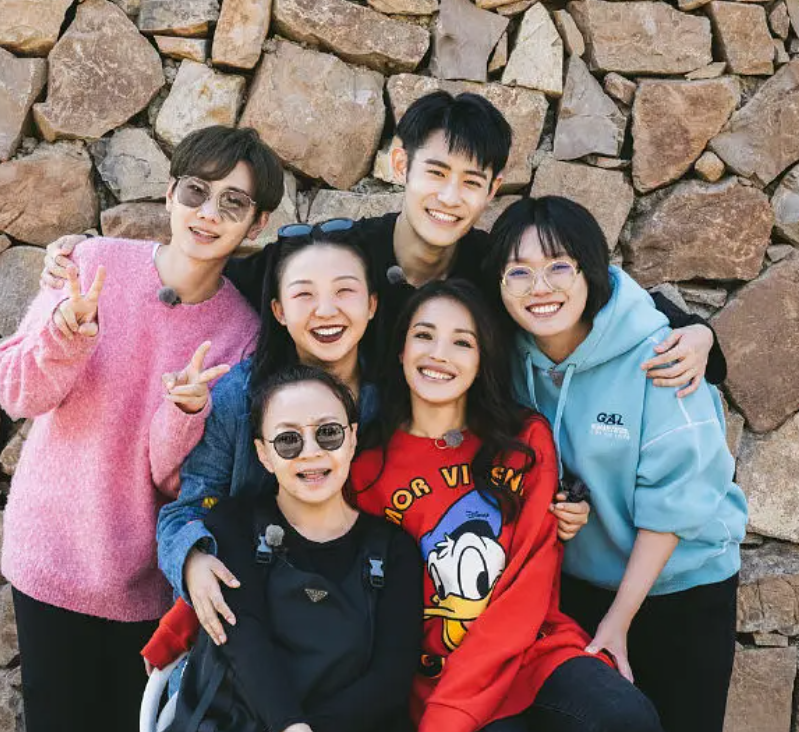 《奔跑吧》第五季与《向往的生活》第五季人气热度综合排行榜