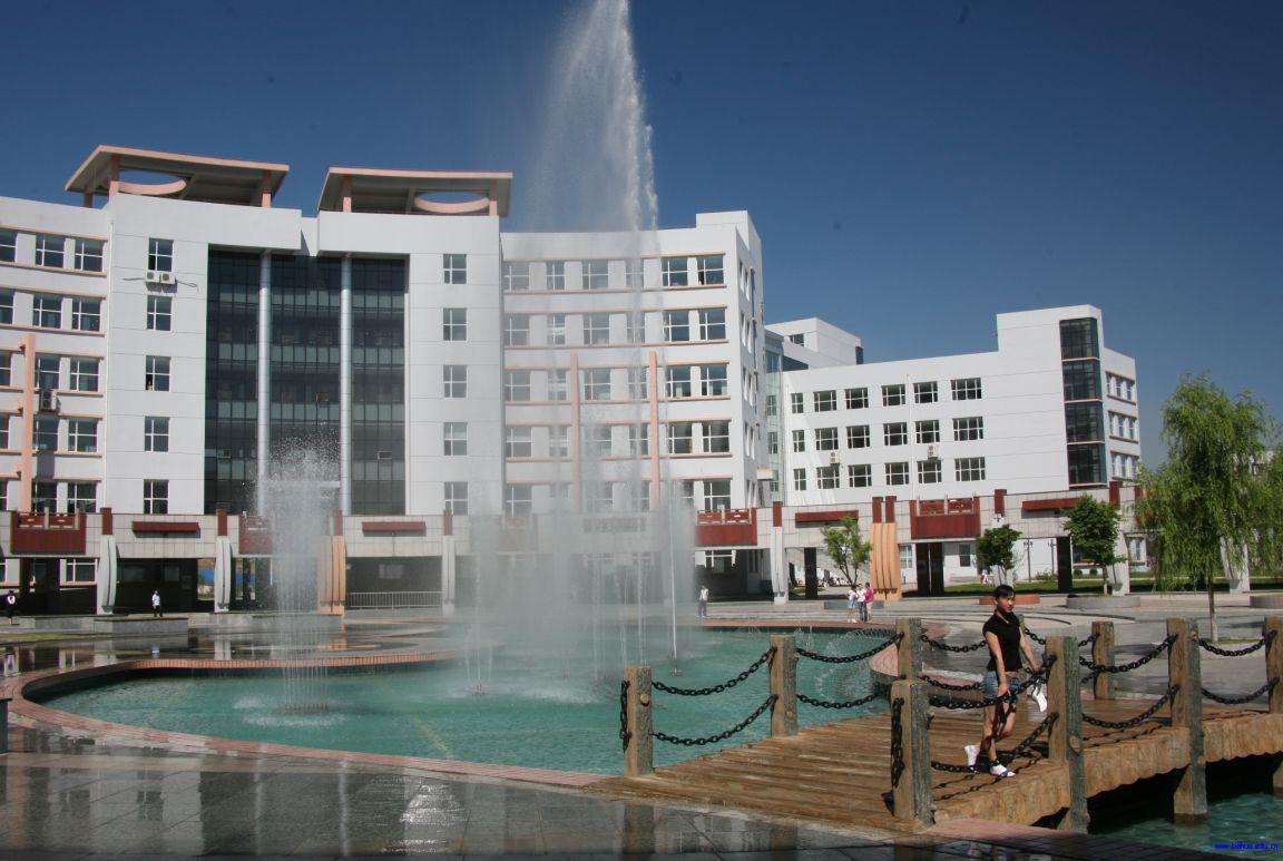 这四所名字带有“华”的大学，一个个身手不凡，老师：都是牛校