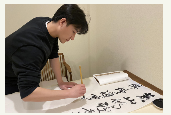 遭张艺谋忽悠，被传傍蒋雯丽上位，“狠人”黄轩的粉红成名史