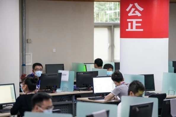 “过五关”般严格，高考阅卷老师来自哪里？研究生参与阅卷？