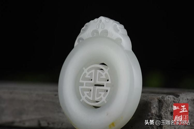 翡翠和玉的区别是什么哪一个更好(玉和翡翠哪个好？玉和翡翠哪个更值钱？)