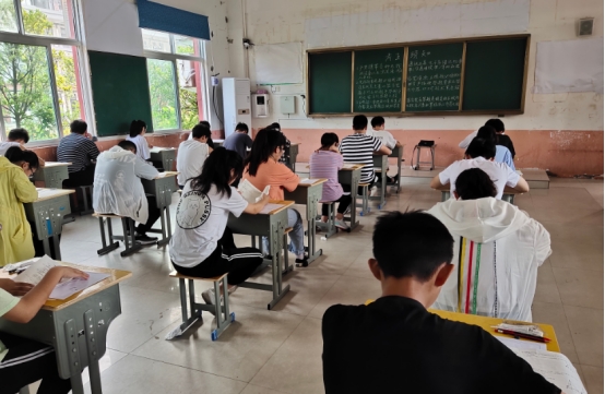 双减之后，英语会被踢出高考吗？教育部明确答复，家长这次安心了