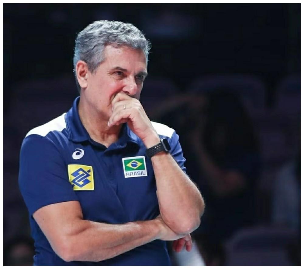 巴西女排的基本资料(巴西女排12人奥运名单：39岁副攻与17岁新人入选，吉马良斯泪奔)