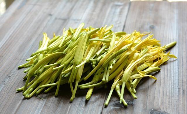 忘憂草就是黃花菜,忘憂草就是黃花菜?