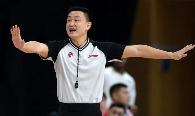 篮球裁判暂停哨怎么吹(cba名哨叶楠无缘新赛季,或与体能测试作弊有关