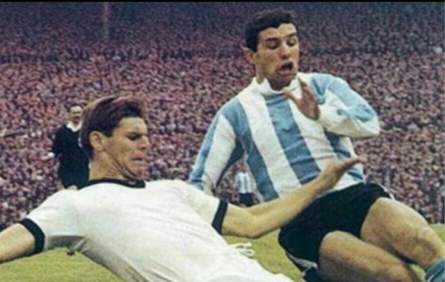 86年世界杯阿根廷阵容（阿根廷前锋金字塔：阿奎罗仅3档，巴蒂2档，两代球王联手制霸1档）
