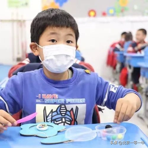 上地实验学校小学部的小可爱 带来了助力冬奥的小宇宙