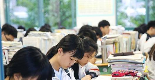 毕业才发现，985和普通高校差的不是一点半点，幸亏当初没选错