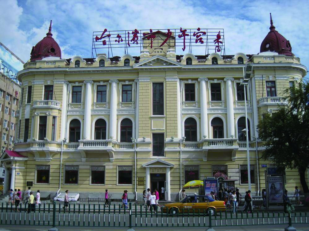 吃软饭起家，在最好地段盖楼开学校，如今已成一类历史建筑