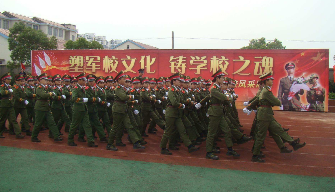 考军校比高考难吗?为什么说普通家庭不要考军校?