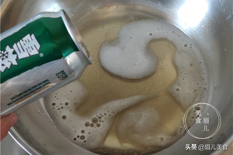 清蒸鱼冷水还是热水下锅？要蒸多久最鲜嫩？原来还有这么多讲究