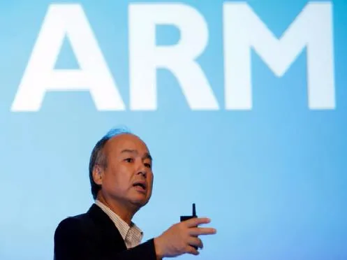 拿下ARM，57岁黄仁勋有望统治全球芯片行业，他最感谢张忠谋