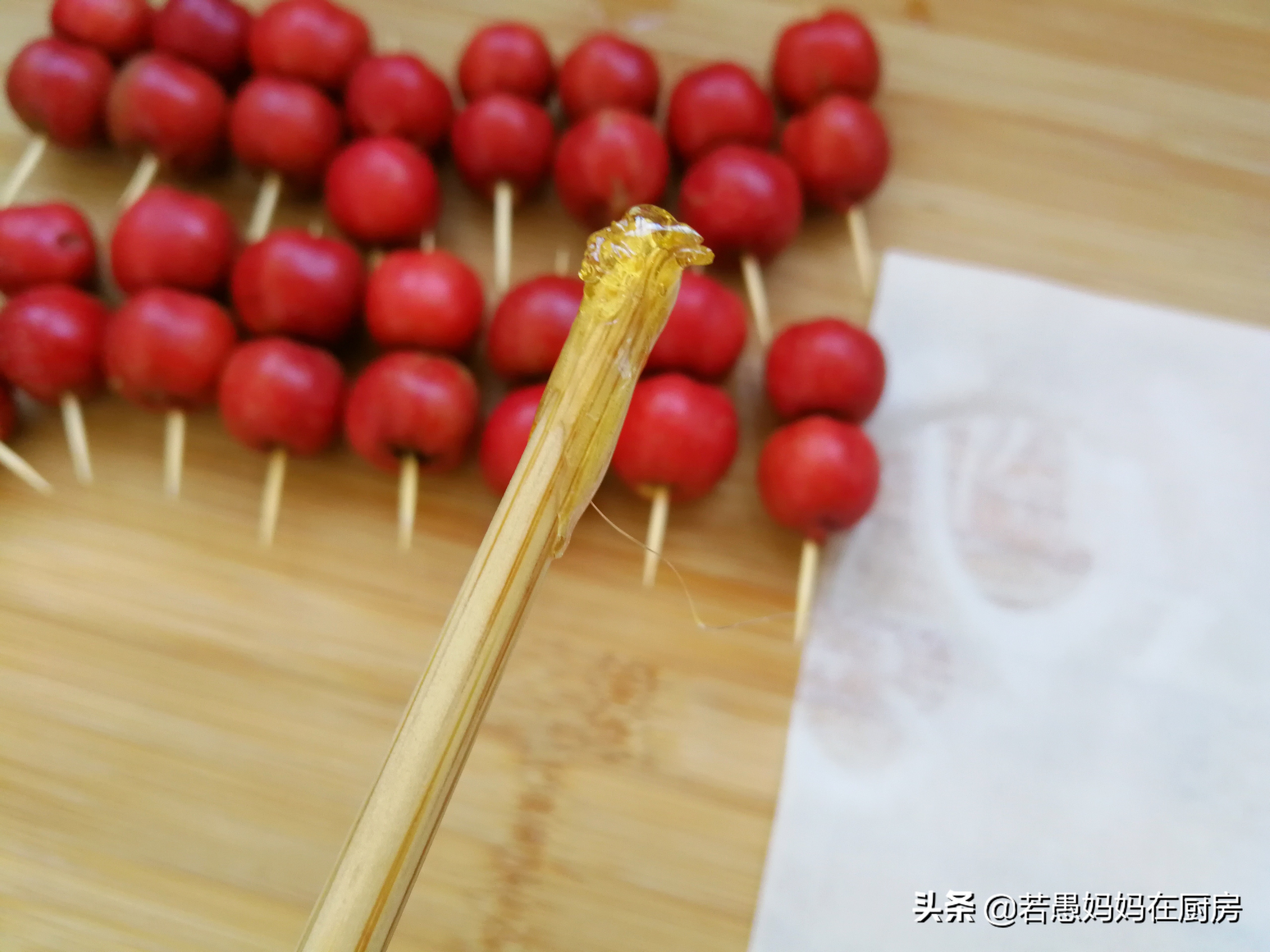 教你做没有添加剂的冰糖葫芦，超详细步骤讲解，成品不黏牙不发苦