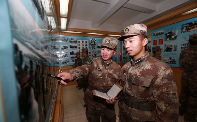 大学毕业生当兵，学龄不算军龄，兵龄满12年需要晋升四级军士长