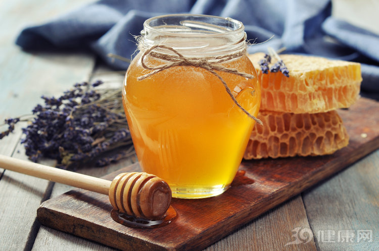 有没有快速解酒的方法？向你坦白：果汁、蜂蜜通通没用！