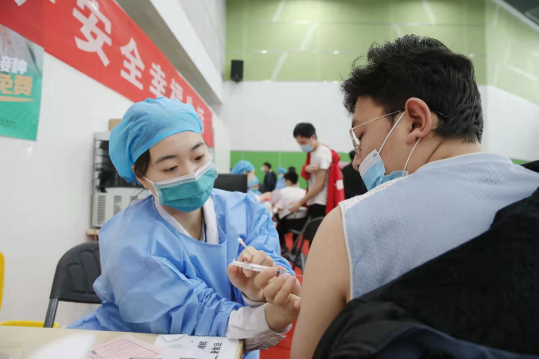 西青区领导深入高校现场检查指导新冠病毒疫苗接种情况