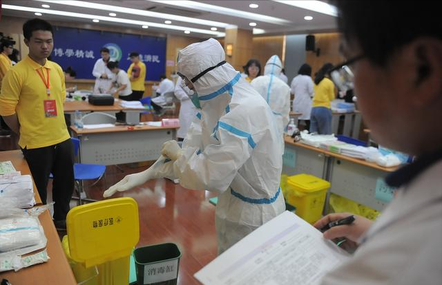 辽宁中医药大学研究生被强制离校：一年2000补贴，让学生睡大街？