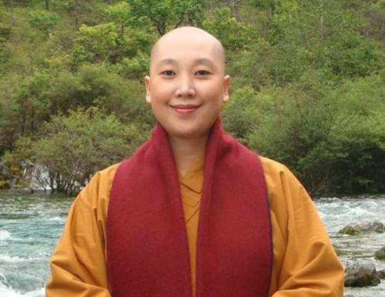央视4套李娜(1997年,那个唱青藏高原的李娜选择遁入