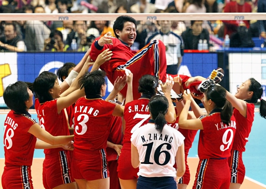 2004年雅典奥运会女排观后感(2004年那场3:2,我记住陈忠和的微笑,也