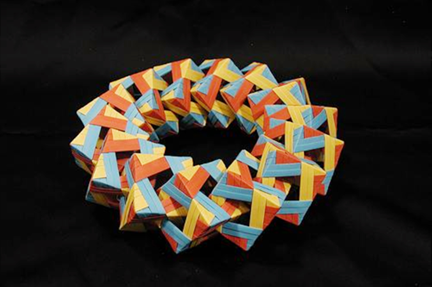 折纸玩具游戏简单(会折纸的孩子,数学成绩更好,这个简单的益智游戏不