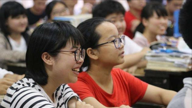 高考“分数线”陆续公布，这个省的文科生慌了：为啥受伤的总是我