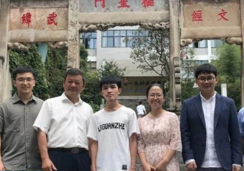 寒门状元694分被清华录取，说，身后是大山，只有努力