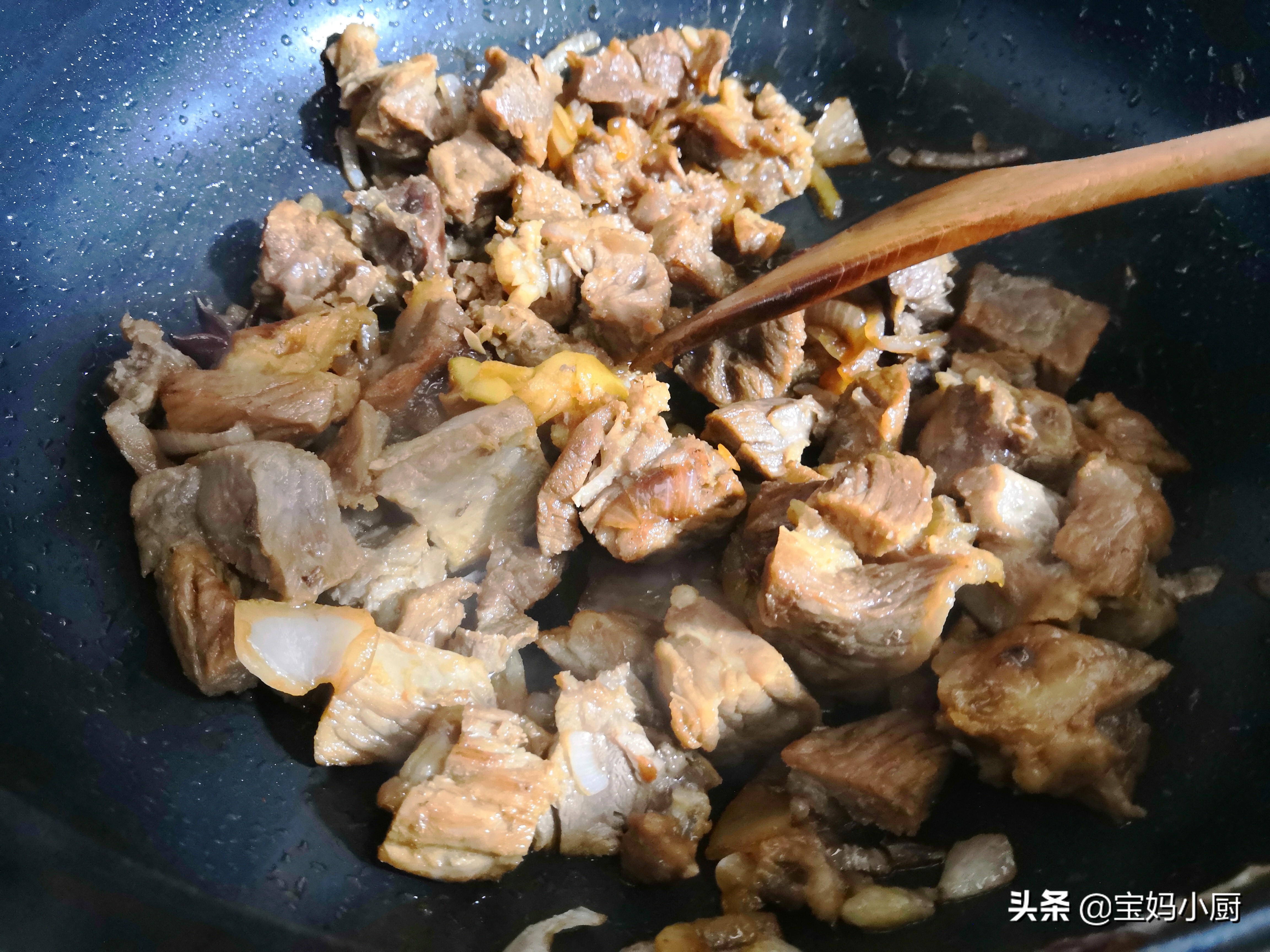 炖牛肉，软烂可口还特香，这两料不可少，照着做，大人孩子喜欢