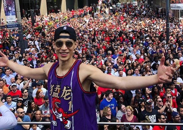 nba有哪些球队有短袖版球衣（推出过中文球衣的NBA球队）