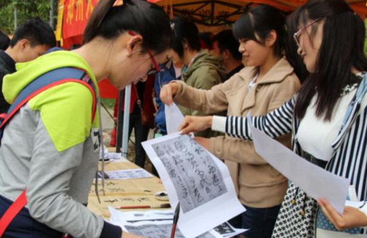 大学生入党好处多，决定权主要掌握在2个人手中，和成绩关系不大