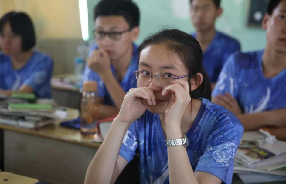 高考分刚过本科线，报“专科”还是“三本”？老师的建议很实在