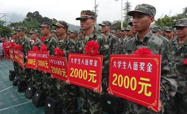 大学生“当兵”有讲究，选对入伍时间，可以达到事半功倍的效果