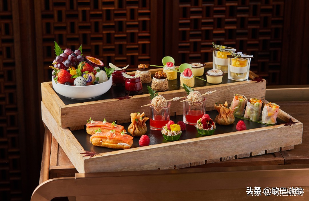 厦门这家奢牌酒店，毗邻繁华，却又遁于静谧迷人的港湾