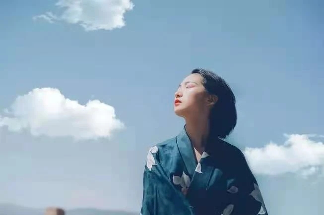 有品位的女人微信头像 有品位高级感的壁纸-徐拾记官网