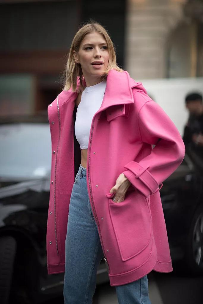 粉色配什么颜色好看 粉色裤子配什么颜色上衣好看-双佳迪