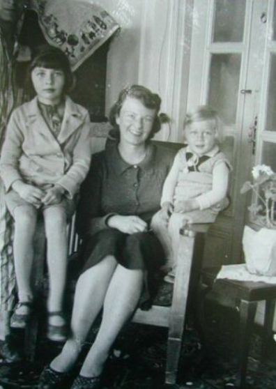 伊朗末代美艳王后！国王宠翻送天价珠宝，却因无法生育被流放