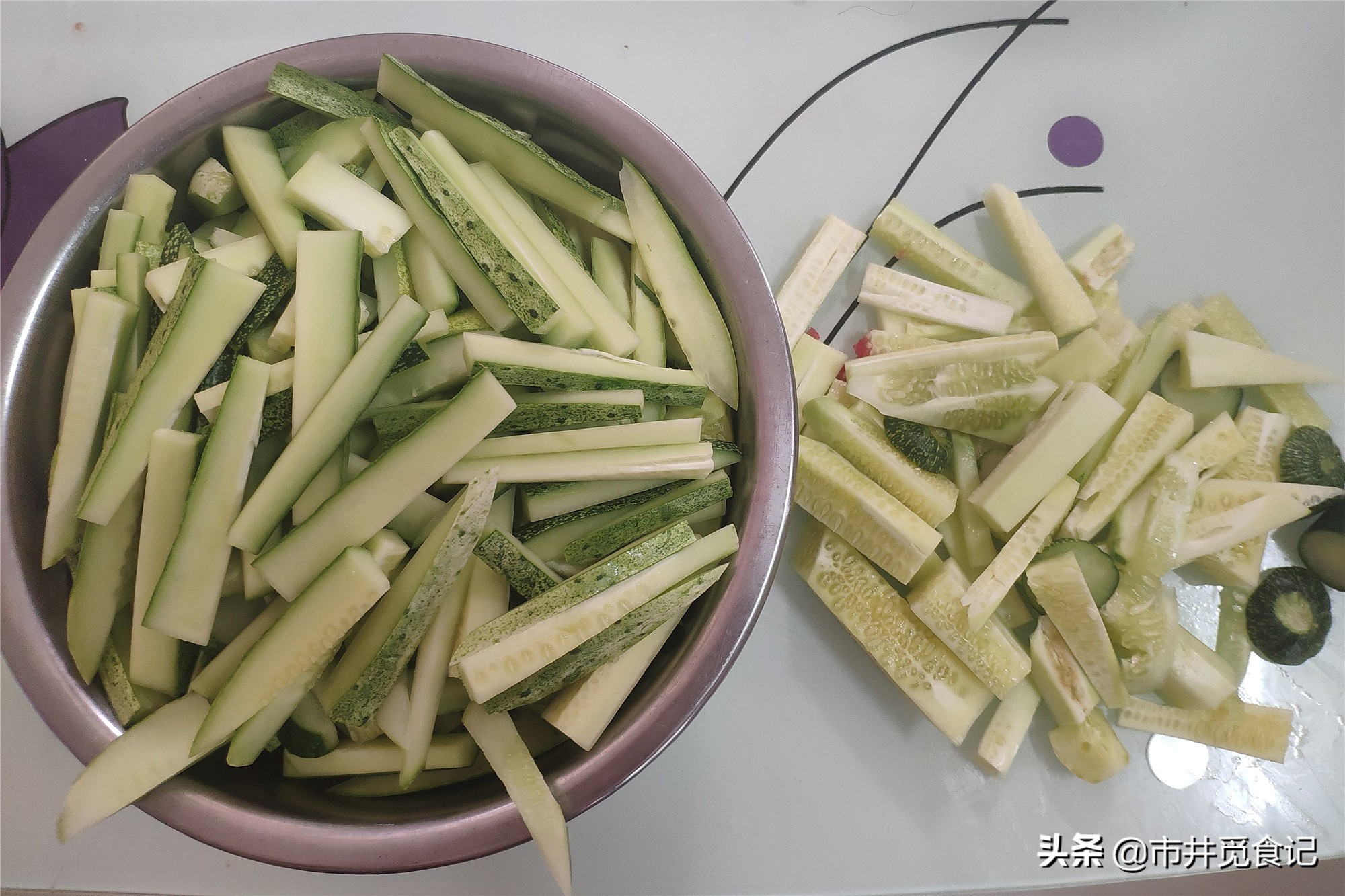 奶奶用了30多年的腌黄瓜配方，一次腌20斤，嘎嘣脆，咸香特好吃