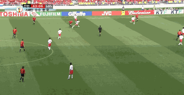 华金世界杯的传球出界（足坛世纪解密：2002年的韩国队，究竟做了什么，引发舆论地震）