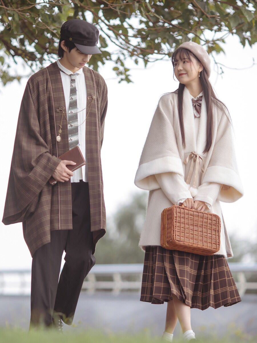 “学院风”汉服长什么样？不仅简约时尚，还很保暖，高级感十足