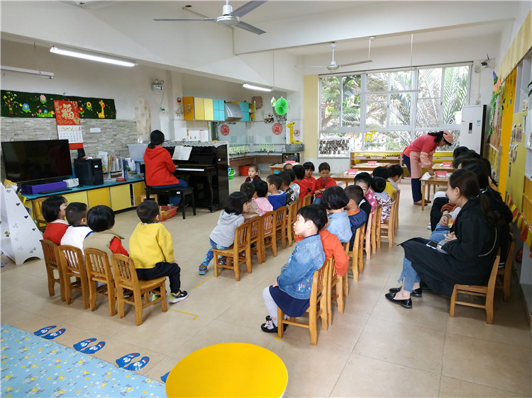 只有让幼儿对学习产生浓厚的兴趣，才能学得主动，轻松