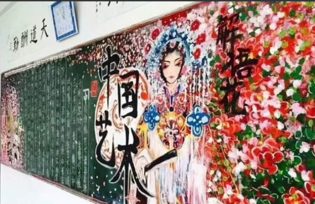 初中生画的“黑板报”火了，老师看后不忍心擦掉，网友：粉笔马良