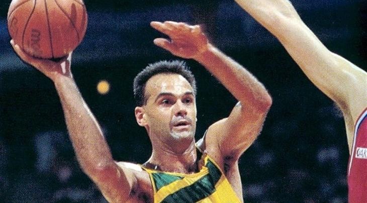 篮球明星施密特为什么不打nba（从未进入NBA的四大篮坛巨星：亚洲乔丹上榜，一神人生涯砍5万分）