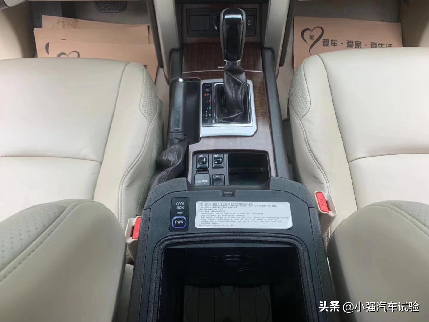 2020款丰田霸道来了，标配全时四驱，一箱油能跑1500公里？