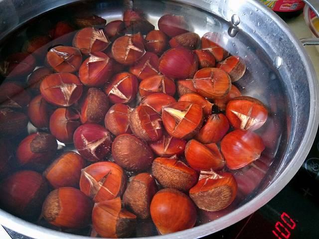 才知道，原来这才是水煮板栗的正确做法！比糖炒栗子还香，收藏了