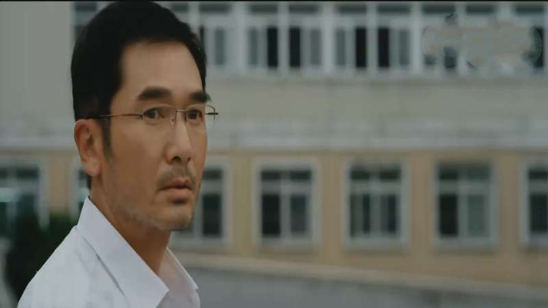 《全城高考》：骑车去高考，路上遭遇车祸，他哭着要去考试