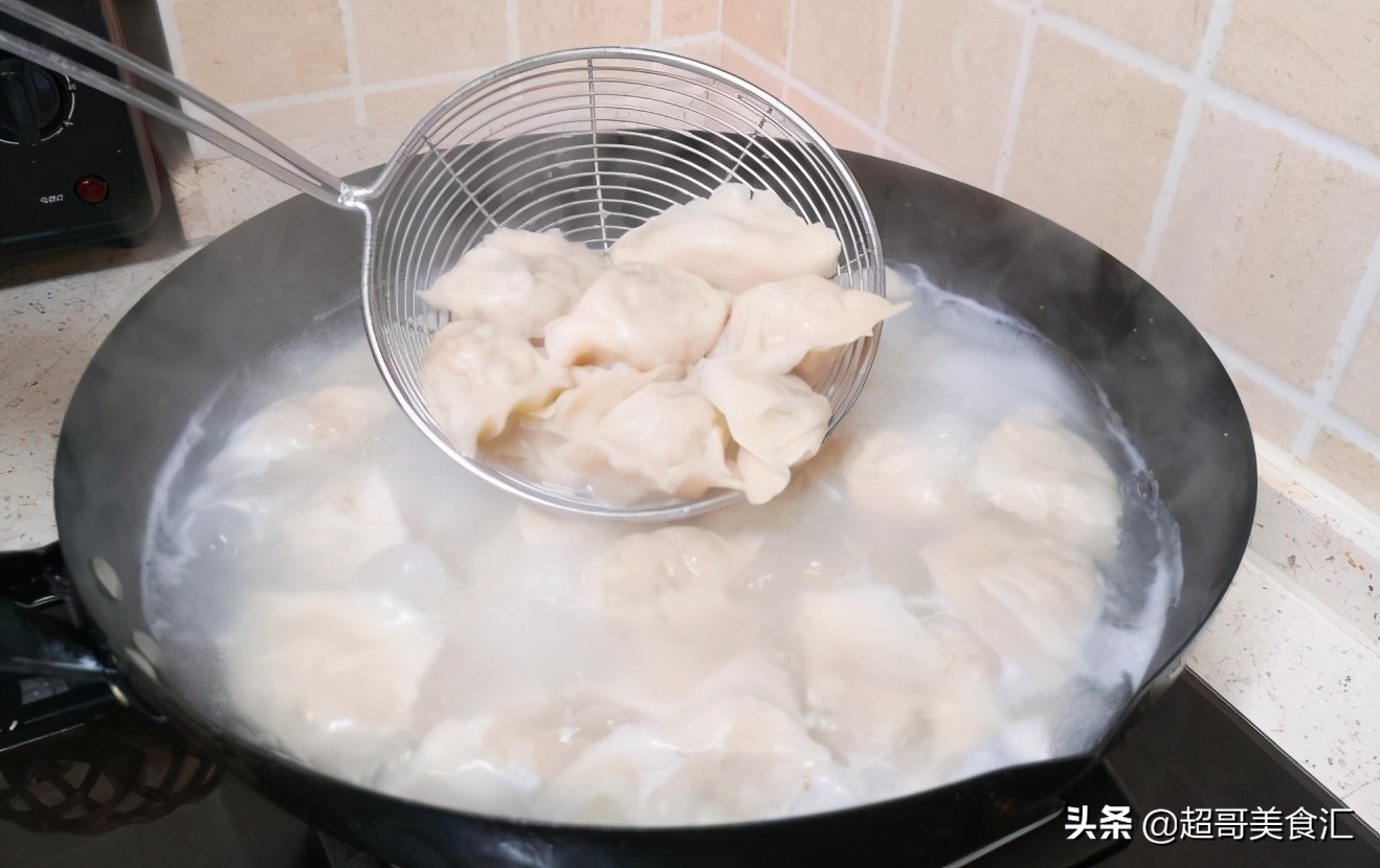 煮速凍餃子,溫水下鍋最適合,牢記這