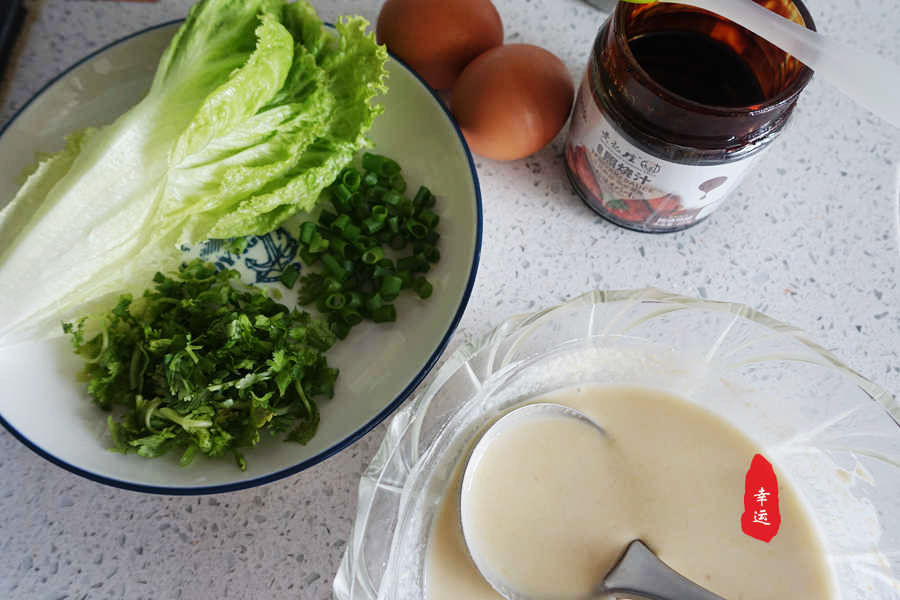 家庭版的煎饼，柔软咸香微微辣，里面有自己现炸的薄脆太香了