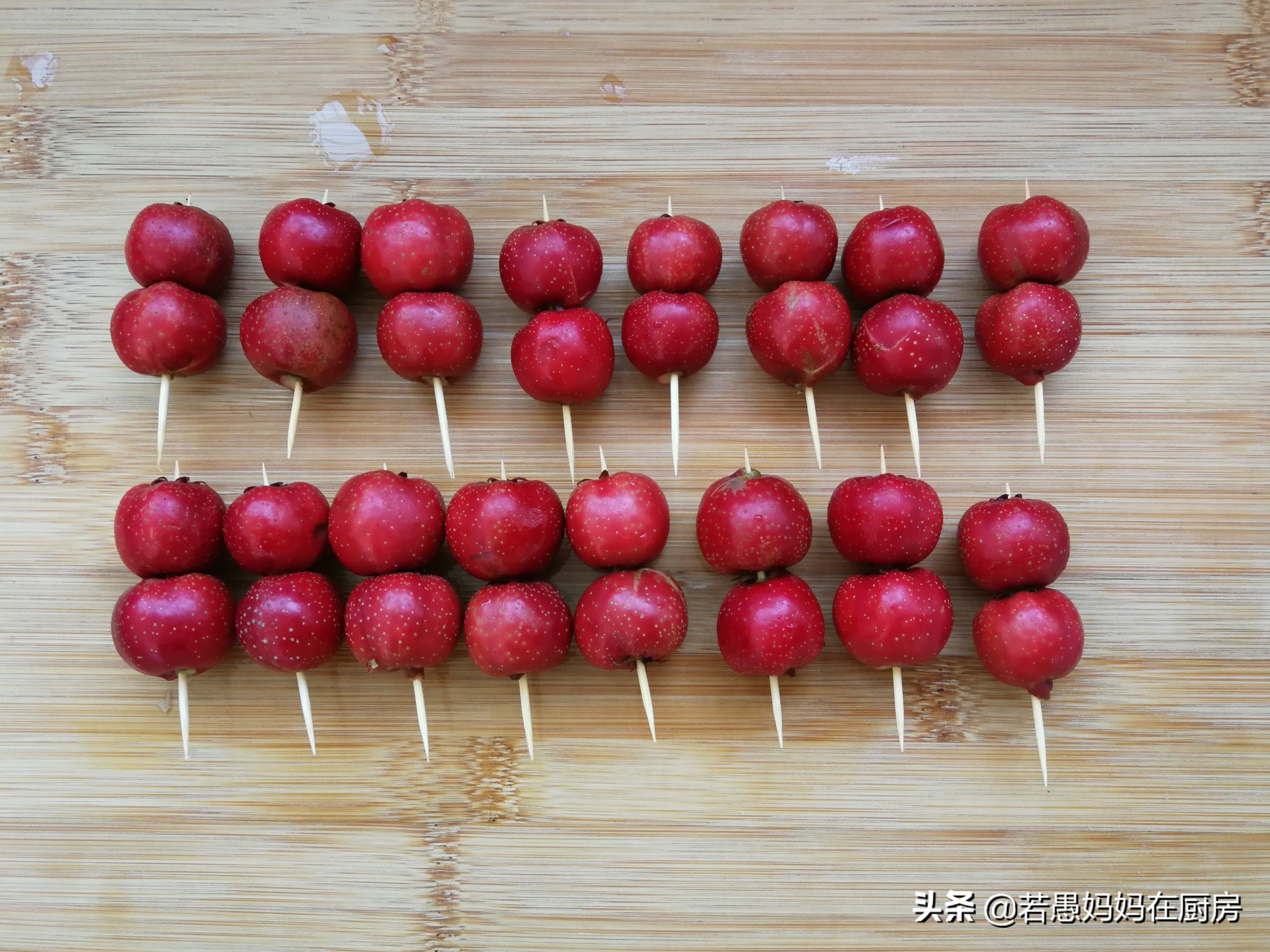 教你做没有添加剂的冰糖葫芦，超详细步骤讲解，成品不黏牙不发苦