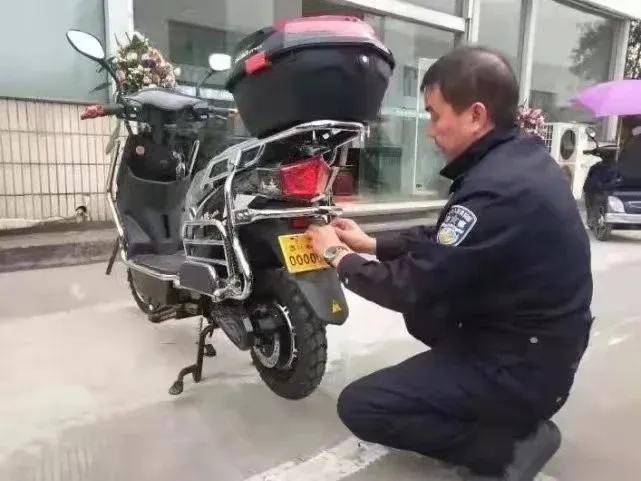 电动车上牌不同颜色，大家都了解它们的含义吗？