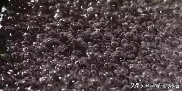 柿子做拔丝丸子，配料简单，味道可不简单！一招教你熬糖汁
