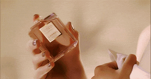 范思哲晶钻香水怎么样，比较有气质有女人味的香水？